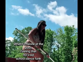 When I&rsquo_m alone at the pool,Feeling that 90s old school funk