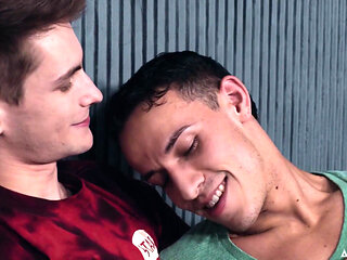 Heteroflexible - Twinks Trevor Harris & Des Irez's Study Sesh Turns Into Passionate Hard Fuck
