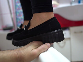 stepping on the hand in the bathtub