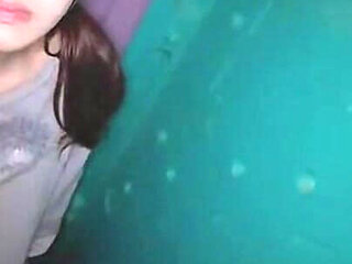 Fragile Heiress Heat as the Natural Rich Beauty Offers Warm Mouth Support Inside a Risky Temporary Booth