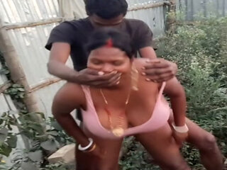 Indian desi wife ki doggy style mein chudai ki