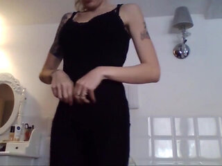 Smokin Fetish! See How I Relax Myself on the Wc with Cigarettes