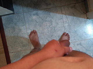 I jerk off naked in the hotel room before showering