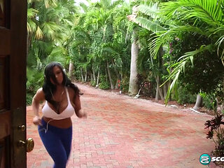 Sheridan Love: the Curvy Star on the Move