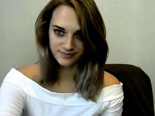 Webcam Girl Flashes Her Tits for Us