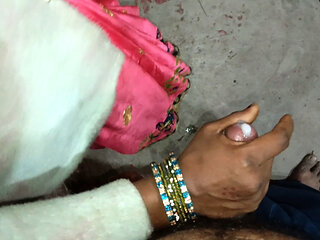 The best handjob came out of the water of the brother-in-law's cock, the handjob.