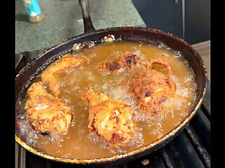 I dont know if I want to eat that ass are the fry chicken lol