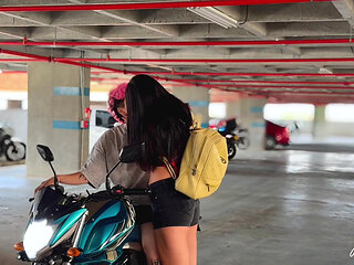 I'M COMING! How good it feels to have my fingers wet with my girlfriend's cum in the river