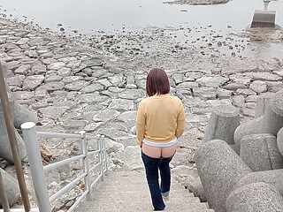 Outdoor Exposure in Ultra-low-rise Jeans