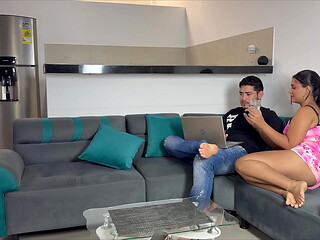 es un buen momento para que follemos aca