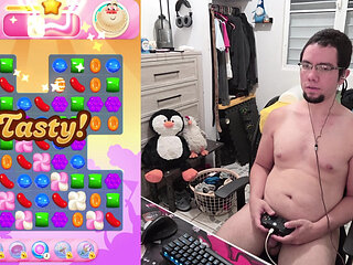 HORNY NAKED MAN PLAY CANDY CRUSH SAGA #3