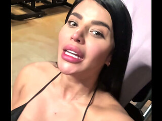 Sara Retali horny in the Gym