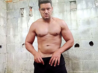 YURI GA&Uacute_CHO - BOMBAD&Atilde_O EXIBIU OS M&Uacute_SCULOS E GOZOU NA CHAMADA DE V&Iacute_DEO - URSO TOCANDO PUNHETA
