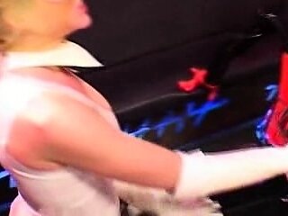 Young blonde fingers and toys her pussy on web cam