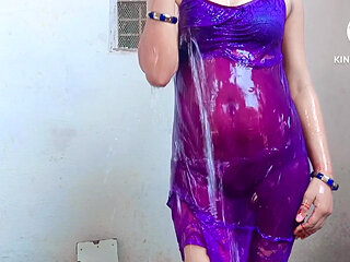 Caught Desi Aunty Bathing in the Open and Then Shaked My Lund