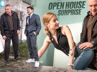 We checked the sound insulation with cool loud sex