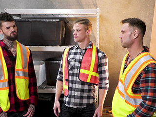 Heteroflexible - Hatler Gurius & Blain O'connor Lust for Jonathan Taylor in Hot Warehouse Threesome