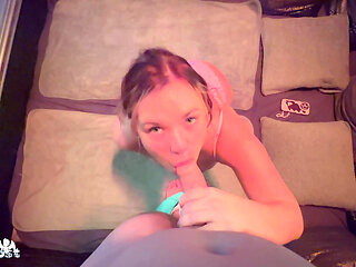 Risky Deepthroat in Spa Room