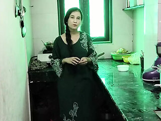 Wife ke nhi rahne par naukrani ko chod kar pregnant kar diya