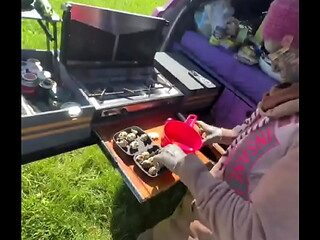 Time for some food outdoors with our adventure Jeep! ??What&rsquo_s your favorite meal to enjoy in nature?#Outdoor ...
