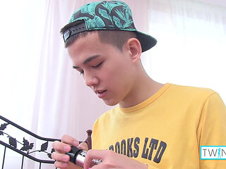 Horny Xander H Finger Fucks His Wet Butt Hole To Orgasm!