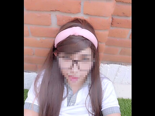 Muchacha Colegiala no Entr&oacute_ a clases por Coger y Recibe unas mamadas en la Panocha de un compa&ntilde_ero! Detonando a una Colegiala Mexicana en el Patio!
