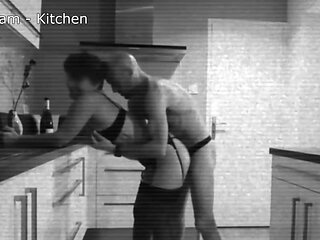 sexe film par la camera de surveillance dans la cuisine
