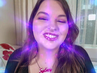 Trippy Kisses - You're Weak & Obsessed with Sydney Screams' Mesmerizing Glossy Lipstick Kisses