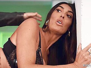 Whorish Milf Ava Knoxx Gets Fucked In The Garage - Jordi El Nino Polla And Ava Koxxx