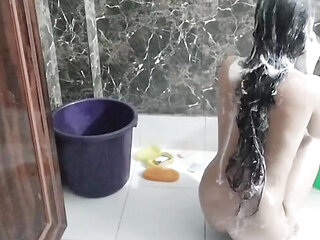Sister in law ko bathroom me pakad ke chod diya