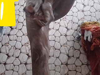 Indian gay try to be top  but his dick not erracted
