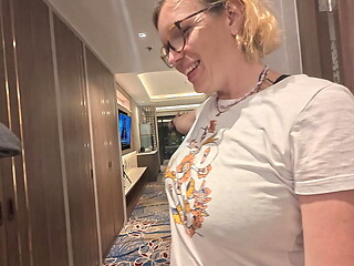 Voyages &agrave_ Bangkok je retrouve ma ch&eacute_rie Tgirl Lysia pour une visite de la ...