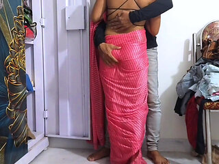 Indian Bhabi ko  padosi ne mast pela jab ghar me husband nahi tha