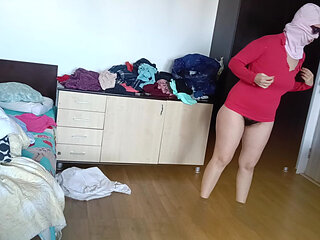 Amateur Wife Has Fun Trying on Clothes and Cutting Them