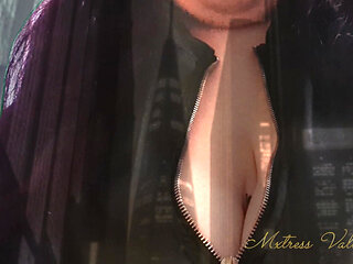 The Holographic Giantess