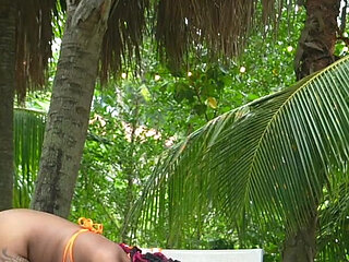 Poolside Quickie: Honeydippedc