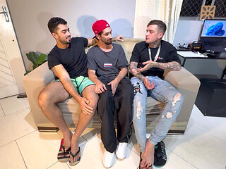 I Went to Visit My Old College Friend and Ended up Having Sex.