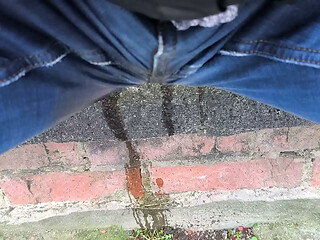 Peeing in my Jeans