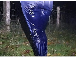 Girl Totally Pisses Her Blue Jeans In Public! Couldnt Hold It!