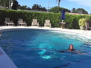 DIVING INTO AMAZING POOL ON A SUNNY DAY PORNSTAR MAXXX LOADZ