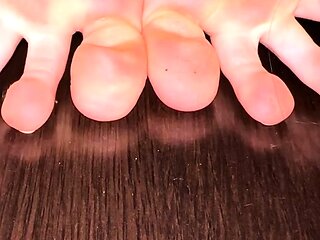 Amateur Foot Fetish Girlfriend Sucks and gives a Footjob