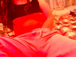 Girl with nice body masturbates for you before bed