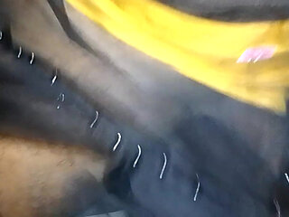 The Yellowish-yellowish Is the Black Black Black Gow and Puts the Tea