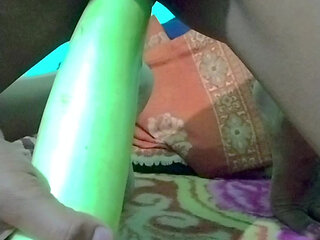 Desi bhabhi ne apni chut me dala bhot badi Loki or khub maze liya or apne boobs bhi khub dbaye