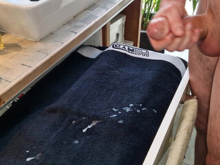 Double cumshot in the bathroom