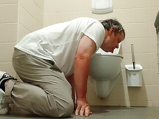 Wc  lecken vom Sklaven