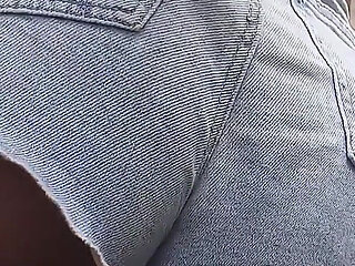 Shaking My Ass Peeing in Hot Pants