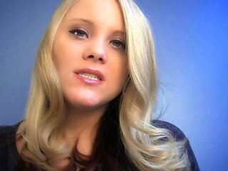 Pretty Hot Blonde Cam Babe Masturbate Solo on Cam