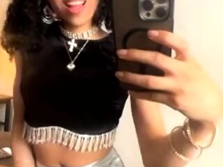 Luma Lavont Masturbates With Mirror Play