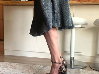 My hijabi, big assed aunt's sexy dance